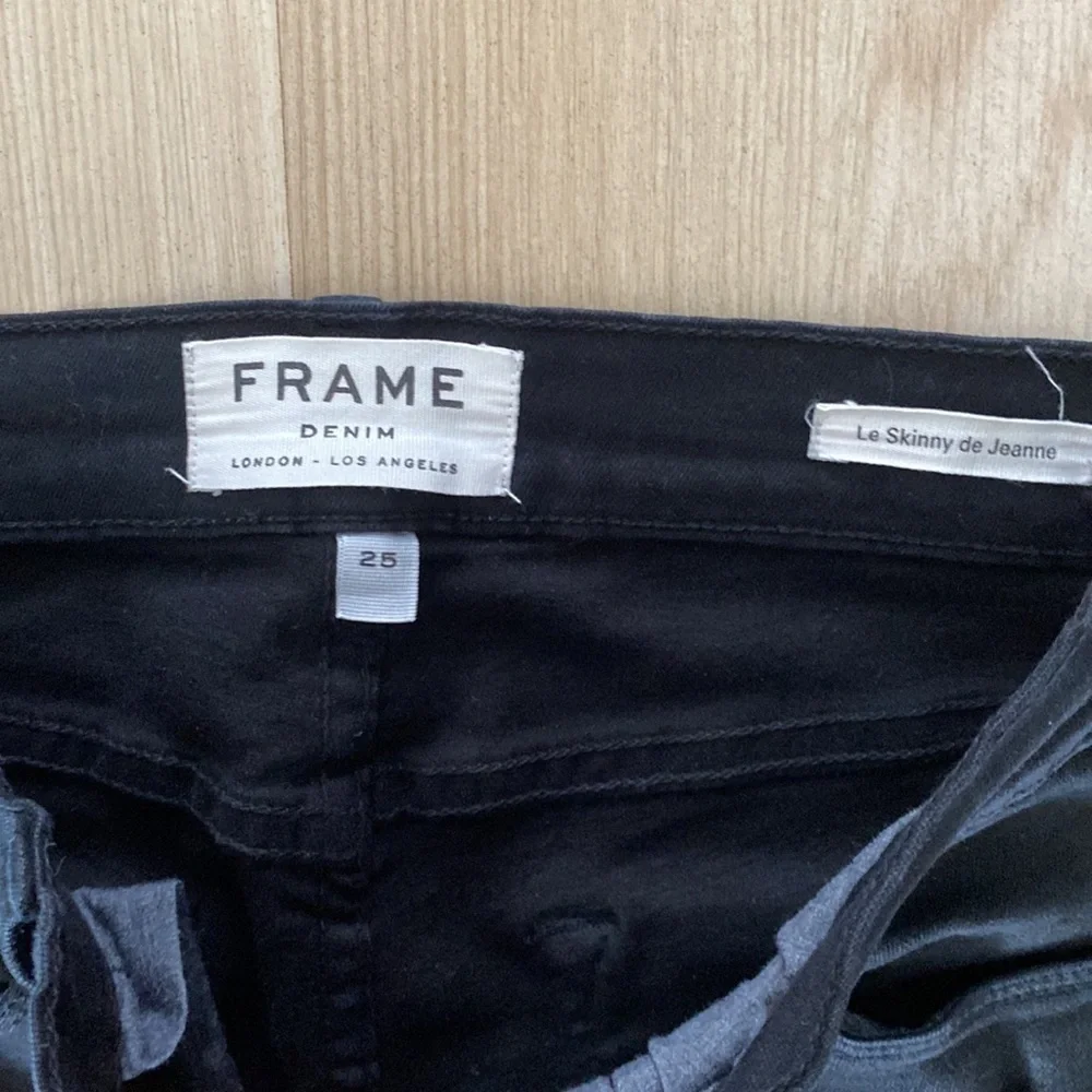 Frame Denim Black High Rise Skinny Jeans size 25